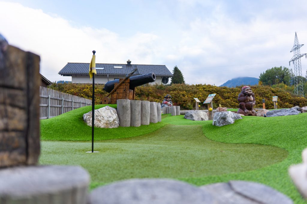 Blick auf Minigolfbahn